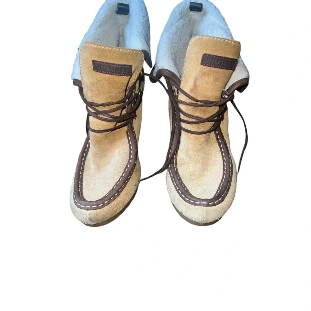 ▶️ Tommy Hilfiger ◀️ Zaria Tan Wedge Boots